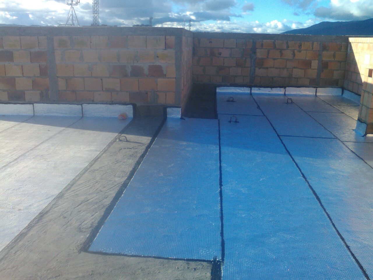 Señales claras de que tu terraza necesita impermeabilización