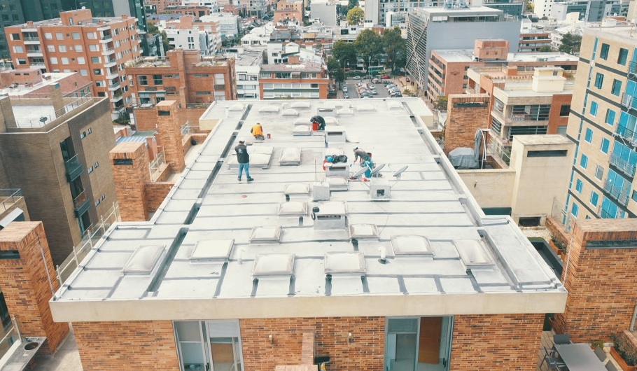 Mantenimiento correctivo en cubiertas de conjuntos residenciales: protege tu inversión